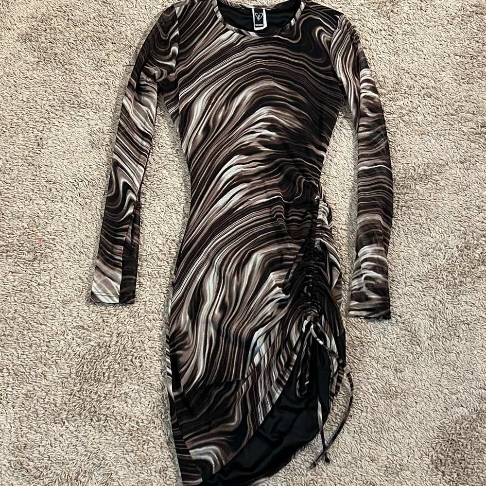 Super cute swirly drawstring bottom dress. Size XS
